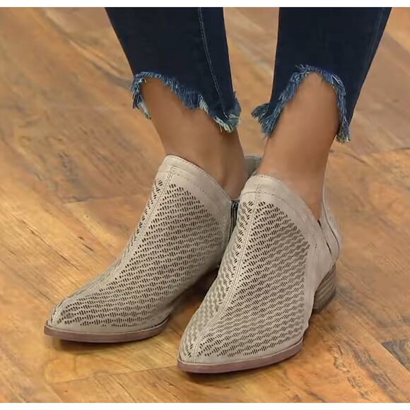 Vince Camuto Women's Clorieea Perforated Suede Shootie‎ Booties Size 8.5M Taupe - Picture 1 of 7
